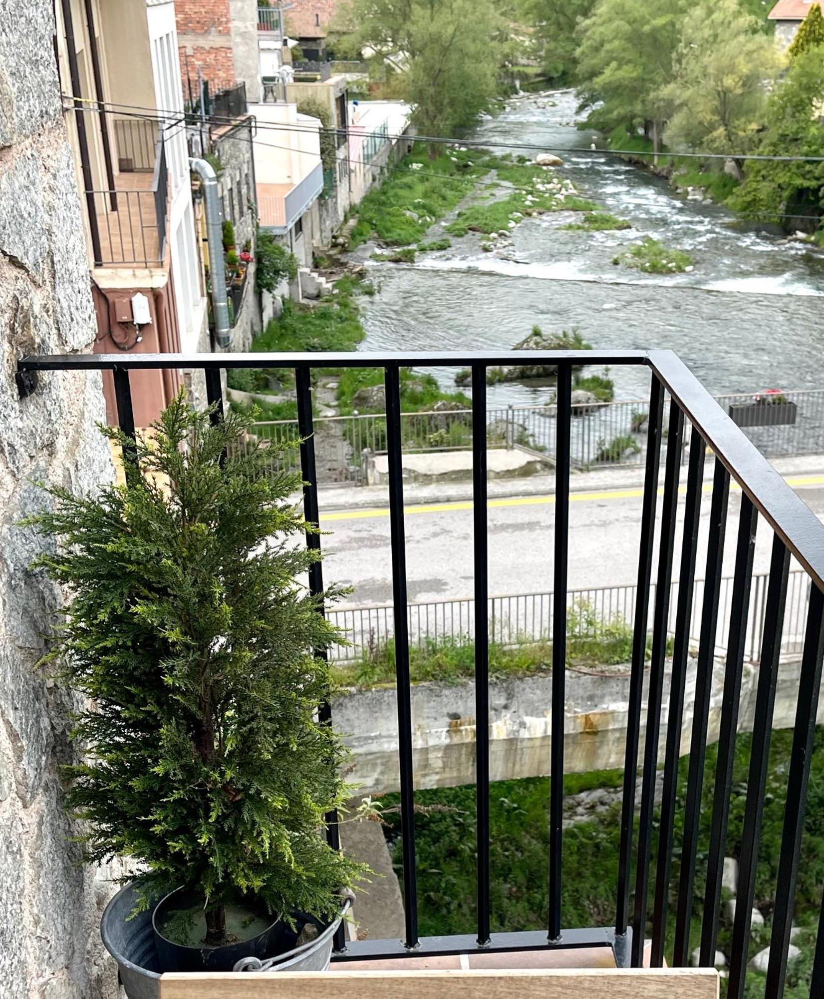 Apartamento Colgante Al Rio Con Vistas Al Puente Camprodon Eksteriør bilde